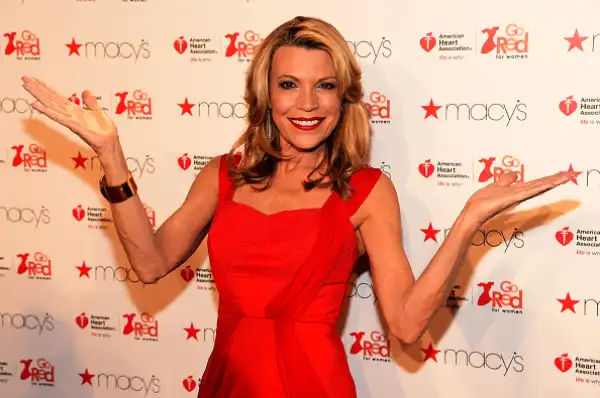Biography & Career Of Vanna White