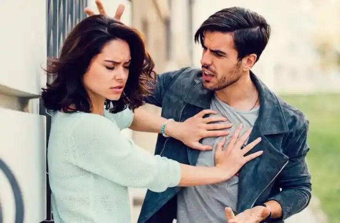 LET’S TALK!! What Is The First Sign Of A Useless Relationship??