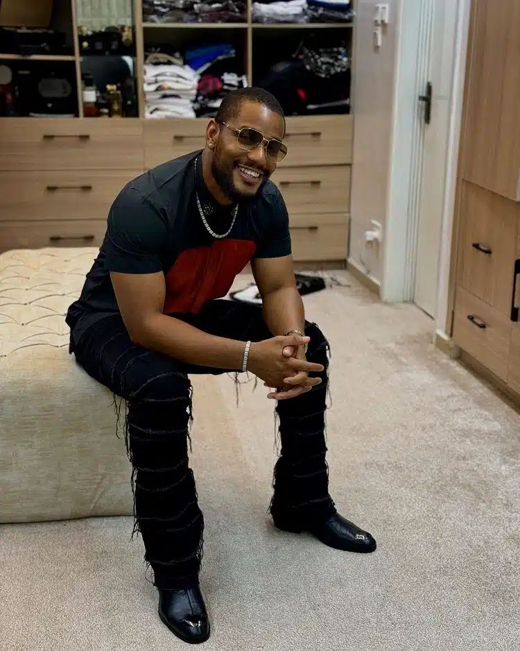 Alexx Ekubo’s reaction trends as he meets Aliko Dangote, Otedola