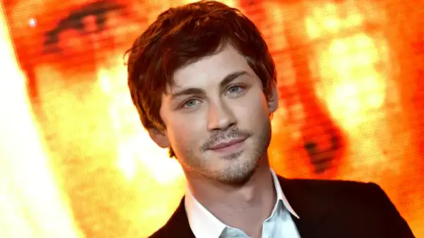 Logan Lerman and Phoebe Dynevor to Lead RomCom Pic The Threesome