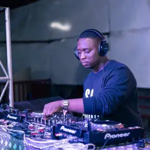 Senior Oat – S’khanyisele ft. Sir Bless