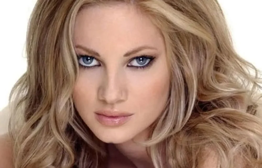 Age & Career Of Julia Alexandratou