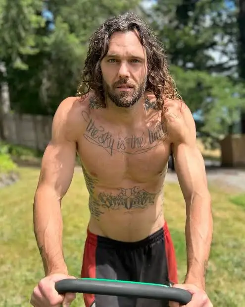 Career & Net Worth of Holden Nowell