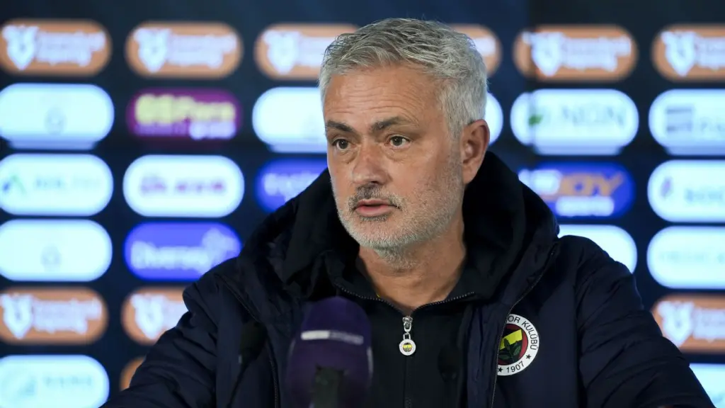 Mourinho snubs Arsenal’s invincibles, names best EPL team ever