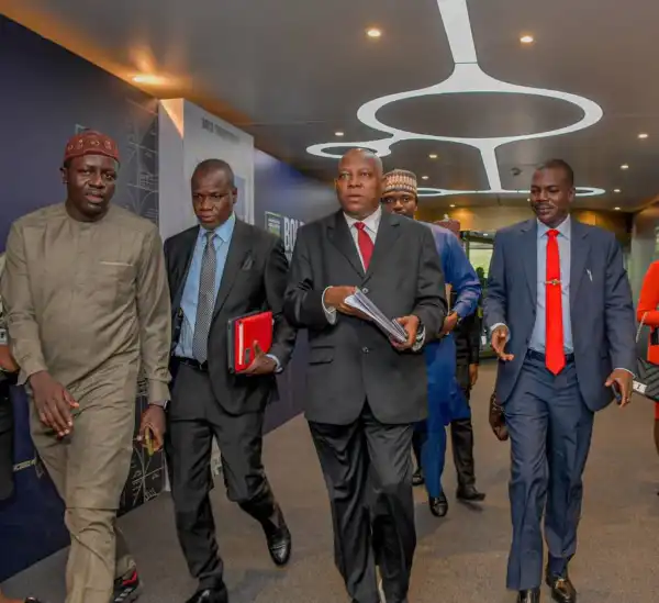 Momment Peter Obi Clapped To Kashim Shettima