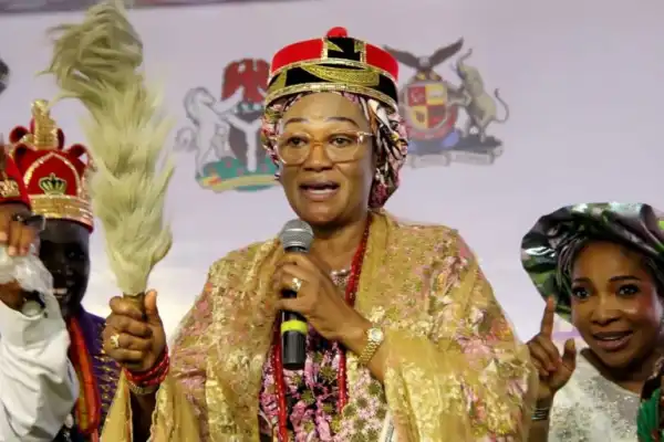 Tinubu’s wife urges Nigerians to patronise local fabrics to boost industrial revival