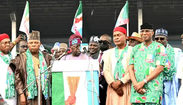 2023: Tinubu Criticises Atiku For Fighting Obasanjo In Public