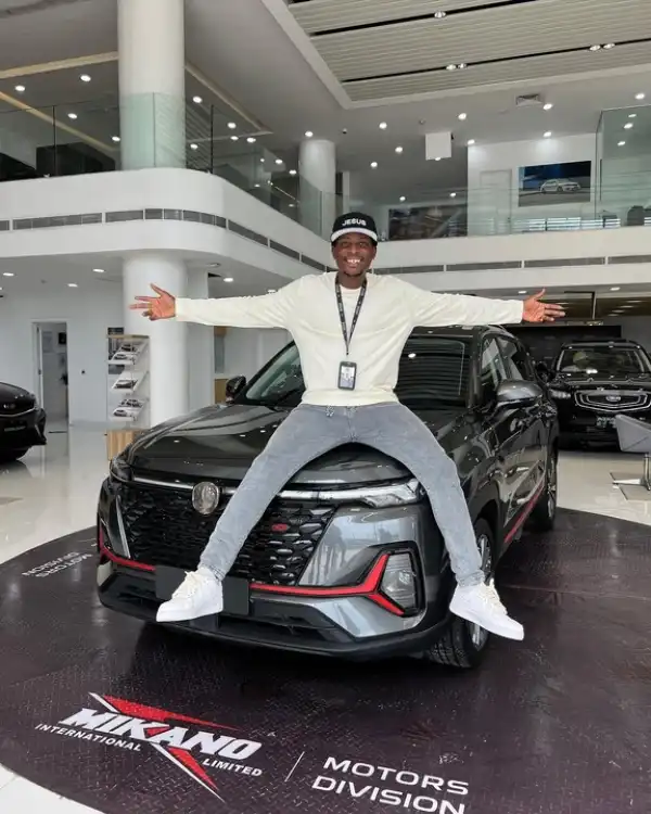 Comedian Sydney Talker Acquires New Jeep (Photos)