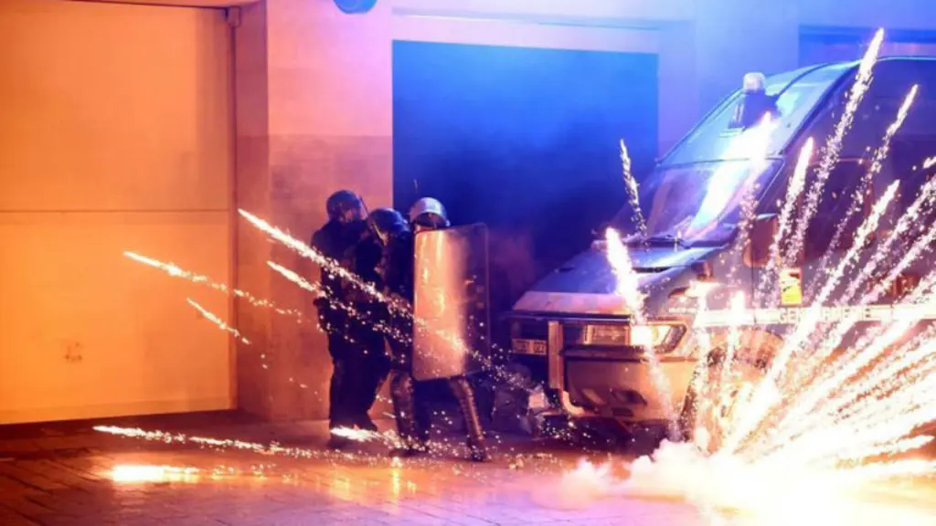 Hundreds arrested in Paris clashes after PSG champions league victory