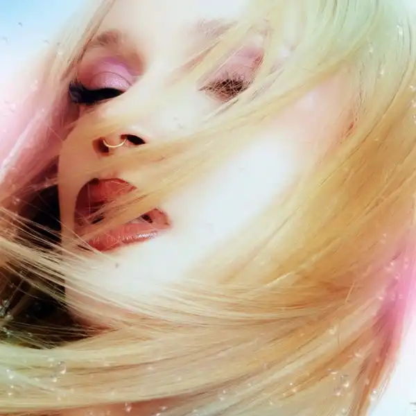 Lolo Zouaï – Crying In The Carwash