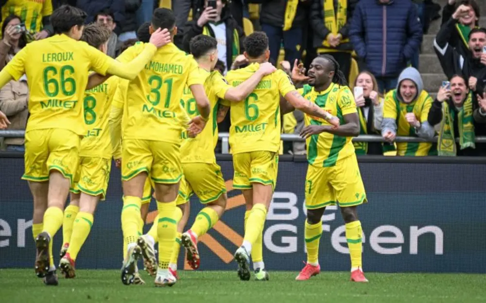 Ligue 1: Simon signs off season in style