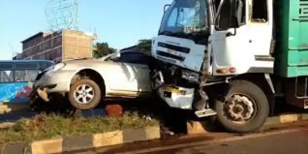 Sleeping Driver Rams Into Truck, Kills 5, Injures 12 on Lagos-Ibadan Expressway