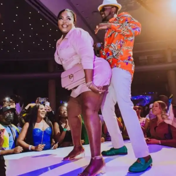Eniola Badmus Twerks for Kizz Daniel As Crowd Shouts, See Reactions (Video)