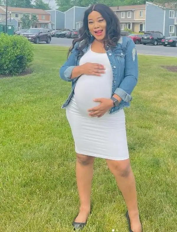 Nollywood Actress Tessy Oragwa Gives Birth To A Baby Girl