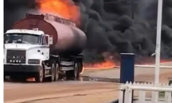 Truck conveying petrol catches fire, burns shops, vehicles in Calabar