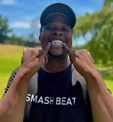 Sjavas Da Deejay & Bongs Da Vick – Muntu Wesithathu Ft Villa & Mosco NM (De Vocalist)
