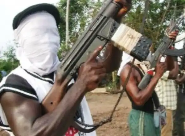 BREAKING! Gunmen Abduct Passengers In Commercial Bus In Osun