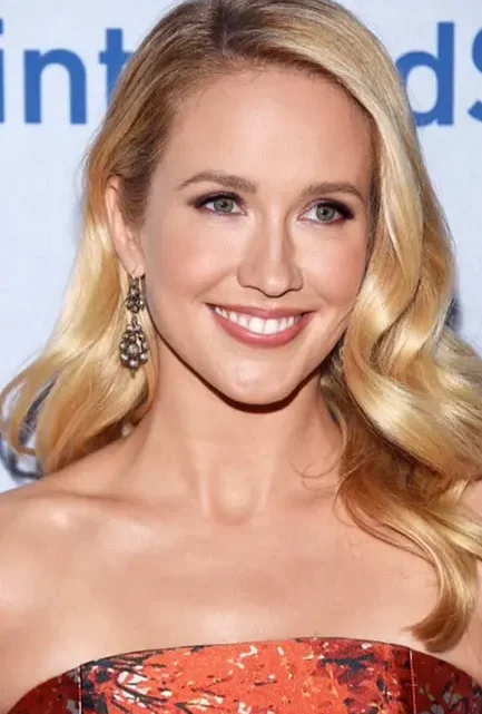 Age & Career Of Anna Camp