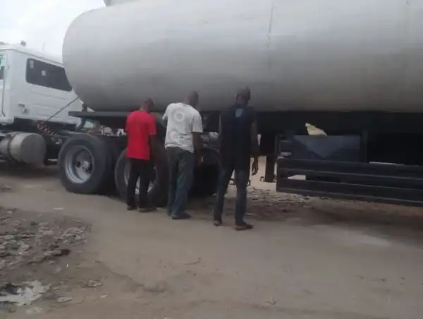 NSCDC Arrests Eight Suspected Oil Thieves In Bayelsa