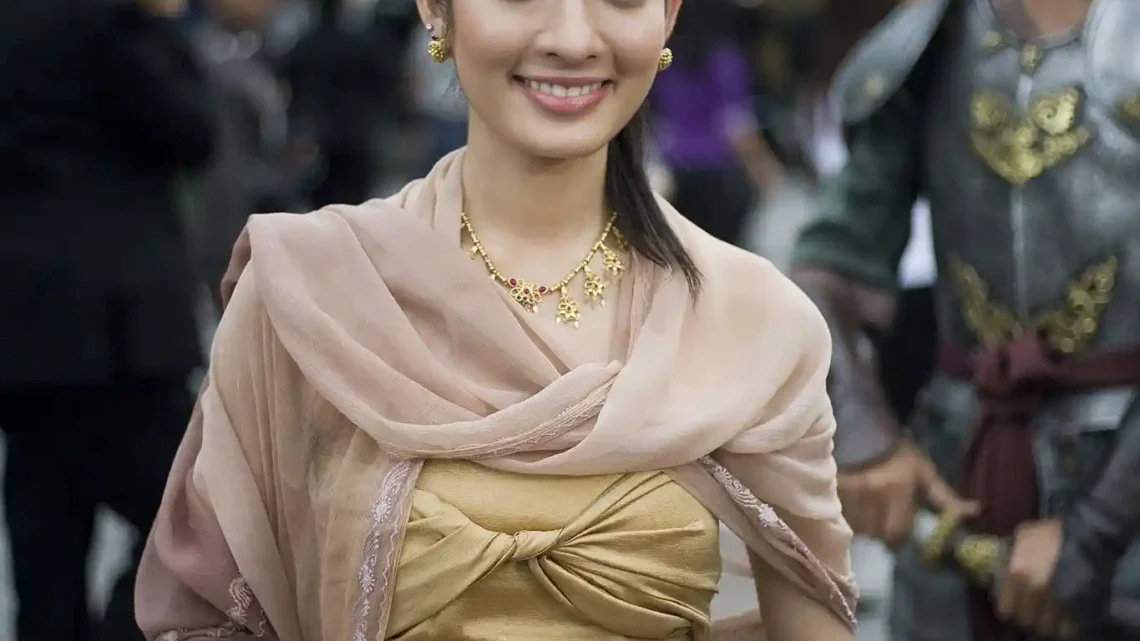 Biography & Career Of Taksaorn Paksukcharern