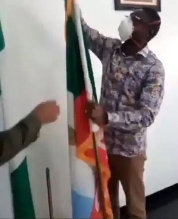 Deputy Governor Of Edo, Philip Shuaibu Removes APC flag From His Office, Declares For PDP (Video)