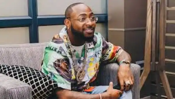 Davido React As His 250K Lamborghini Door Refuse To Close In The Streets Of Lago (Video)
