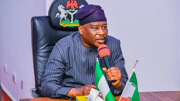 Governor Fintiri signs bill establishing new Adamawa State seal