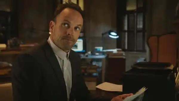 Jonny Lee Miller Joins Netflix’s The Crown Season 5