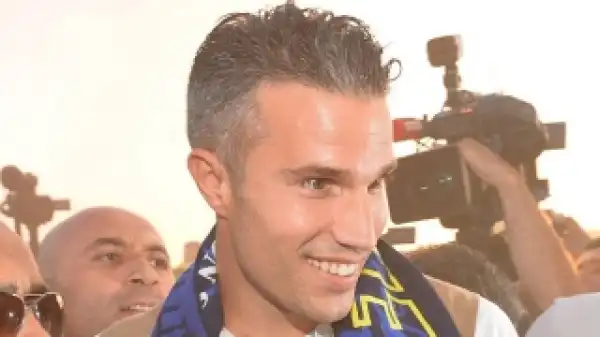 Man Utd fear work permit road-block for Van Persie