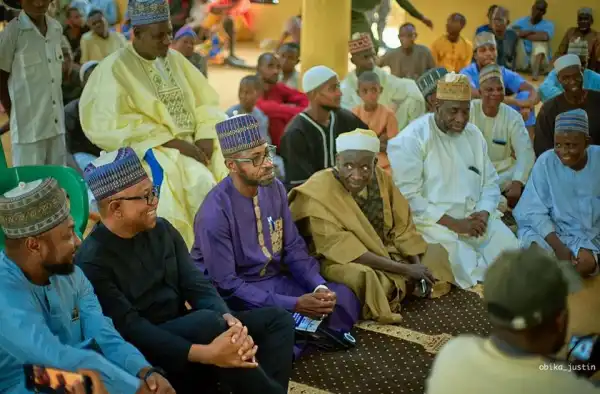 Peter Obi Visits Niger Mosque, Breaks Fast With Muslims