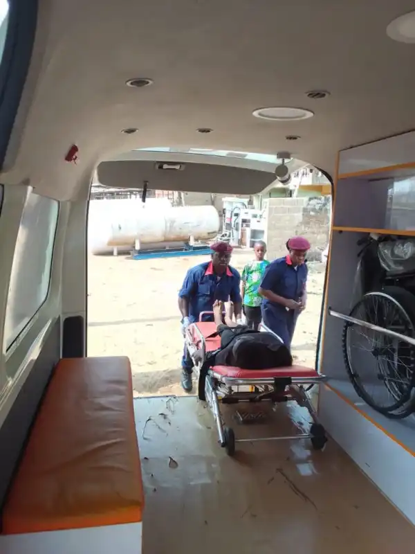 How A Middle Aged Woman Was Rescued From Osun River After Jumping Inside