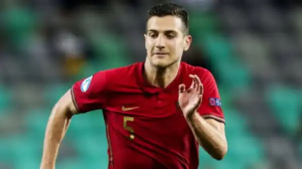 AC Milan ready to resume Dalot talks with Man Utd