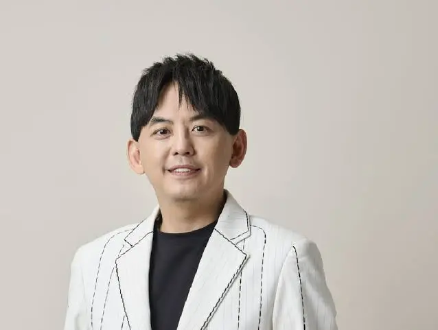 Biography & Career Of Mickey Huang