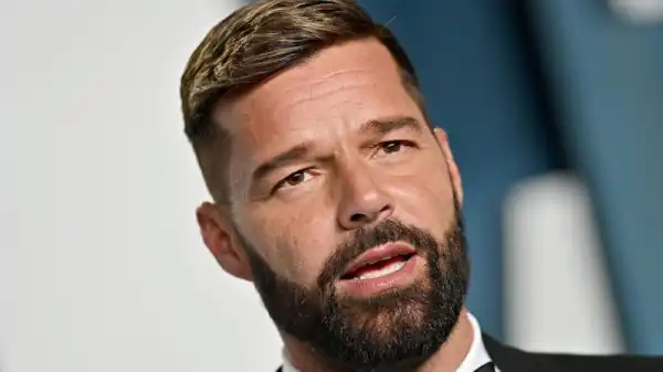 Ricky Martin Joins Kristen Wiig in Apple’s Mrs. American Pie Series