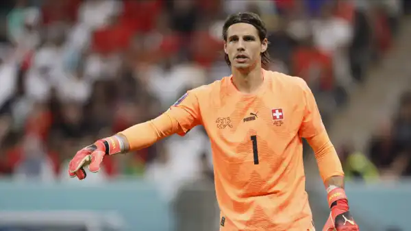 Daniel Farke provides update on Bayern Munich & Man Utd target Yann Sommer