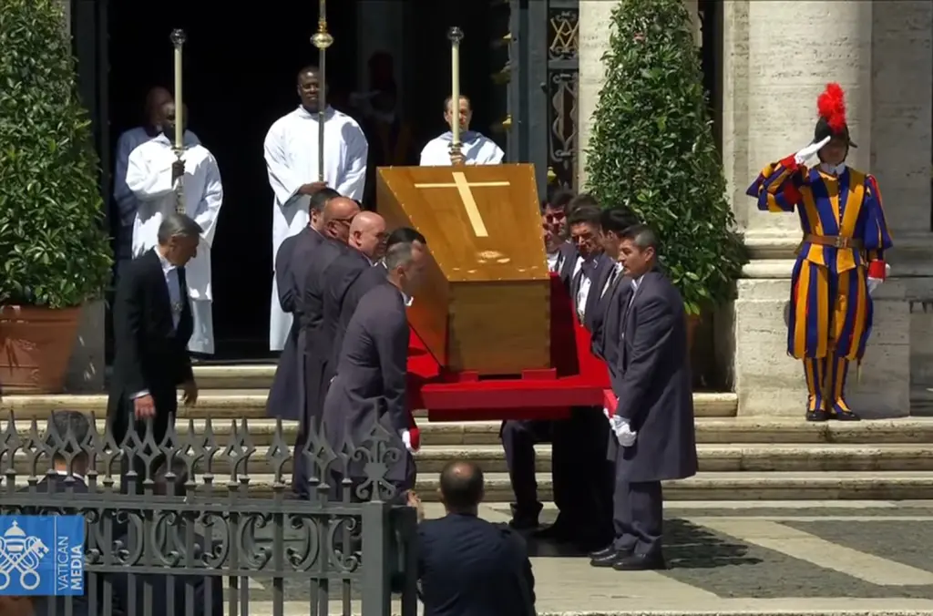 Pope Francis’ coffin arrives Santa Maria Maggiore for burial