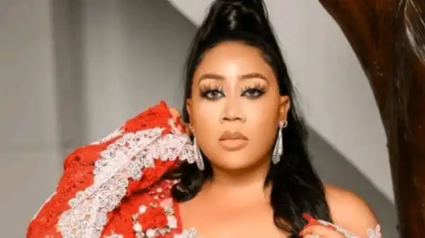 With All These, You No Sabi Knack – Nigerians Tackle Moyo Lawal After She Shared Bikini Video