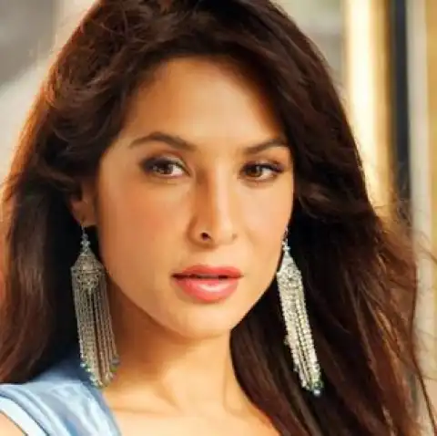 Biography & Career Of Lorena Rojas