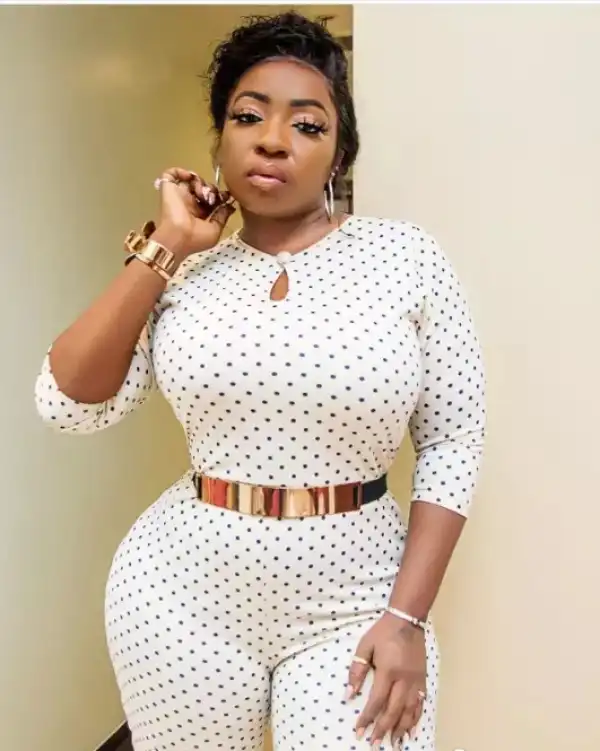Actress Anita Joseph flaunts hourglass figure in new photo