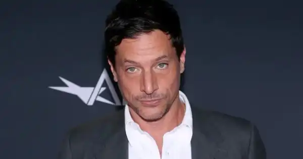 Biography & Net Worth Of Simon Rex