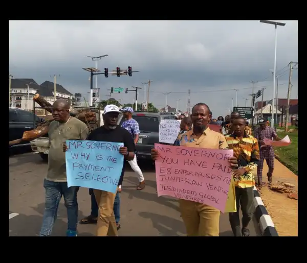 Anambra: Streetlight contractors protest unpaid N900m supply of gas, allege selective payments