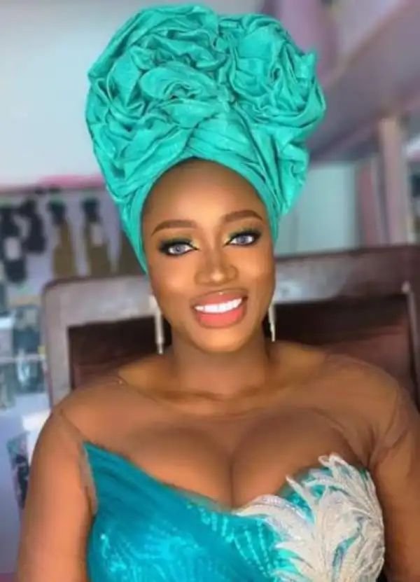 Nigerian Lady Mourns Her Sister Who Perished In Motor Accident