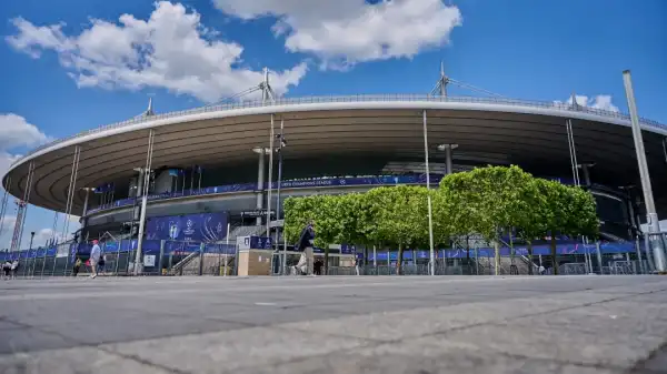 PSG to submit bid for Stade de France