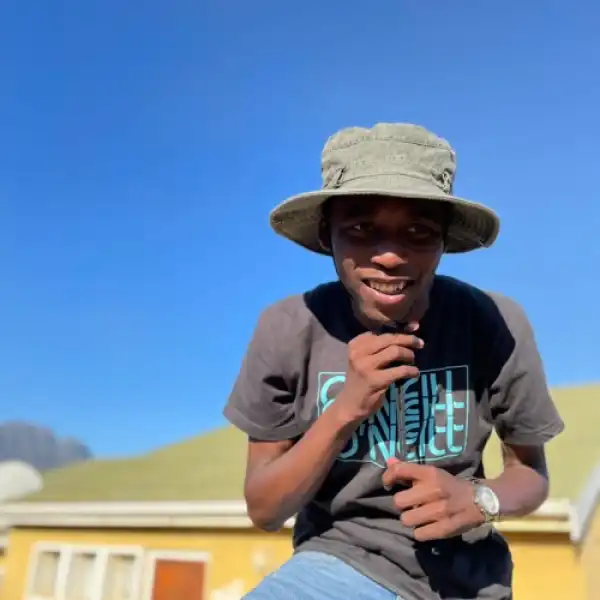 Khaya Usenzani – Ezamadoda ft. Slender Somdantso