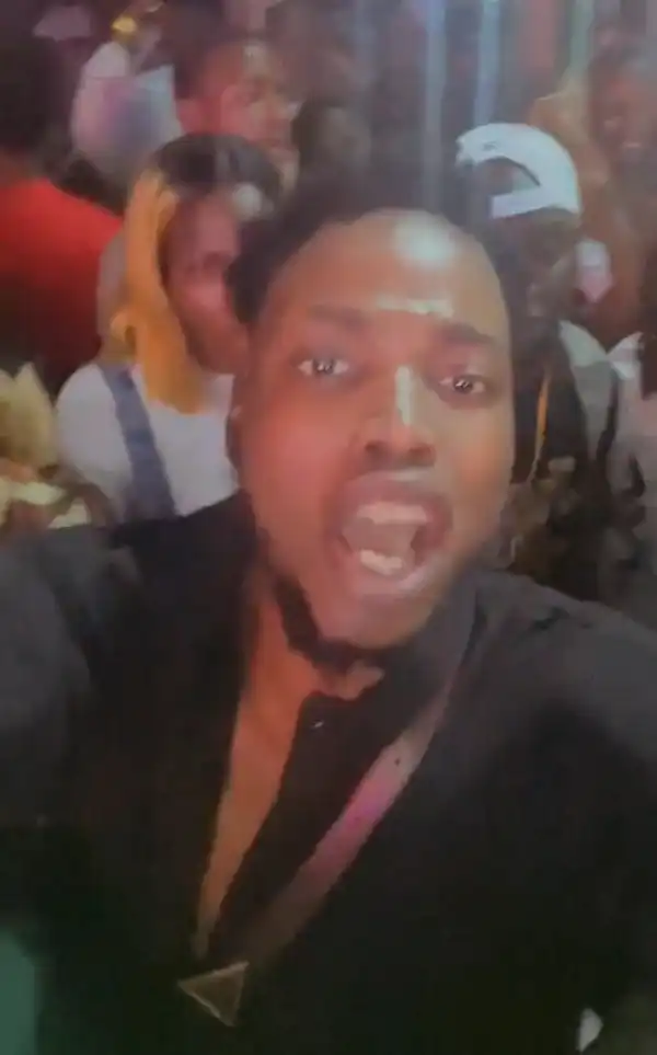 Wizkid, Take My Girlfriend – Excited Man Offers His Girlfriend to Wizkid During Concert (Video)