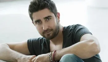 Age & Net Worth Of Álex Ubago