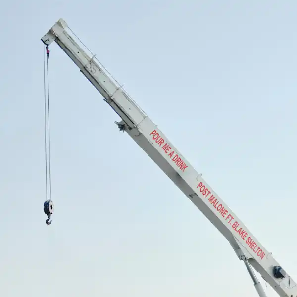 Post Malone – Pour Me A Drink ft. Blake Shelton