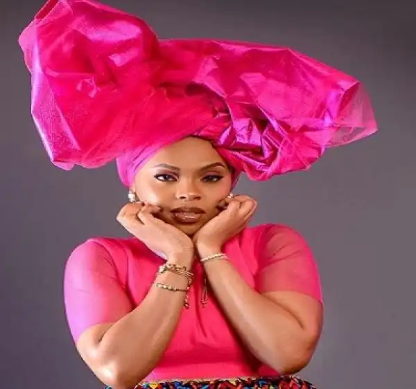 Chidinma Ekile Preaches At A Beer Parlour (Video)