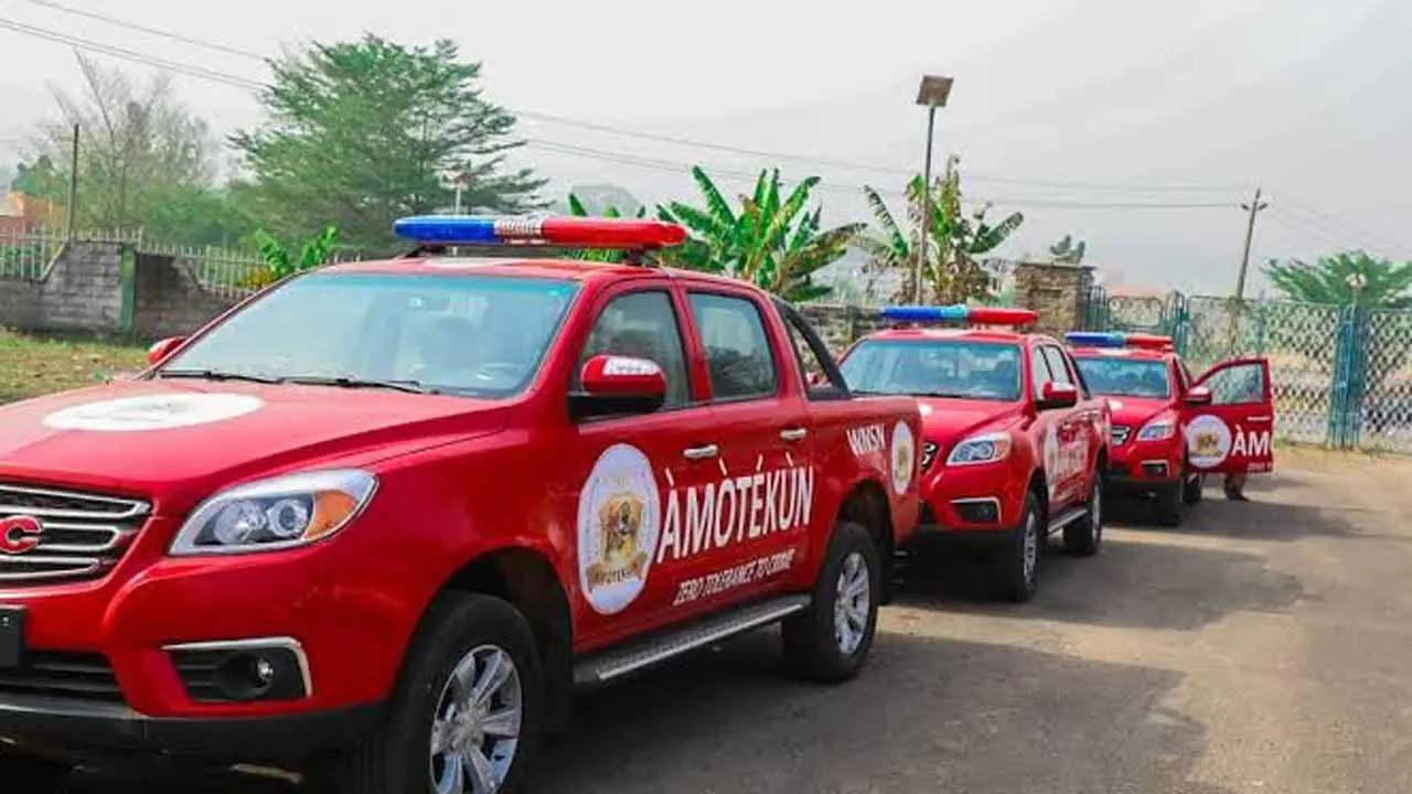 Osun Amotekun apprehends three burglars in action, recovers stolen items