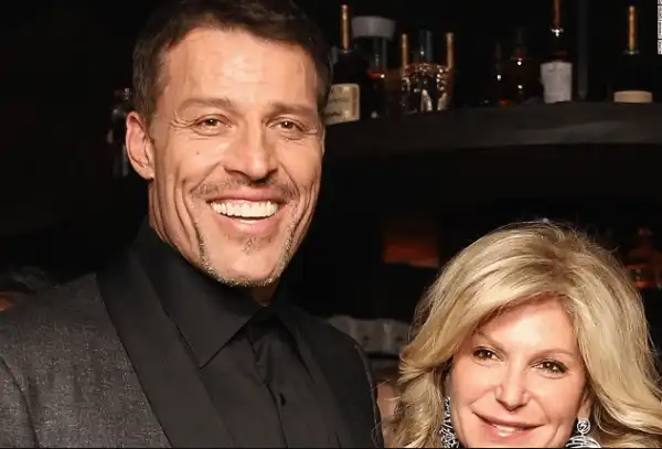 Biography & Career Of Becky Robbins